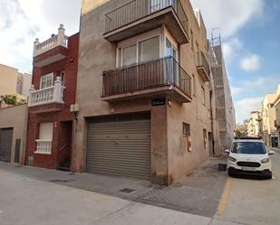 Vista exterior de Casa o xalet en venda en Badalona amb Terrassa