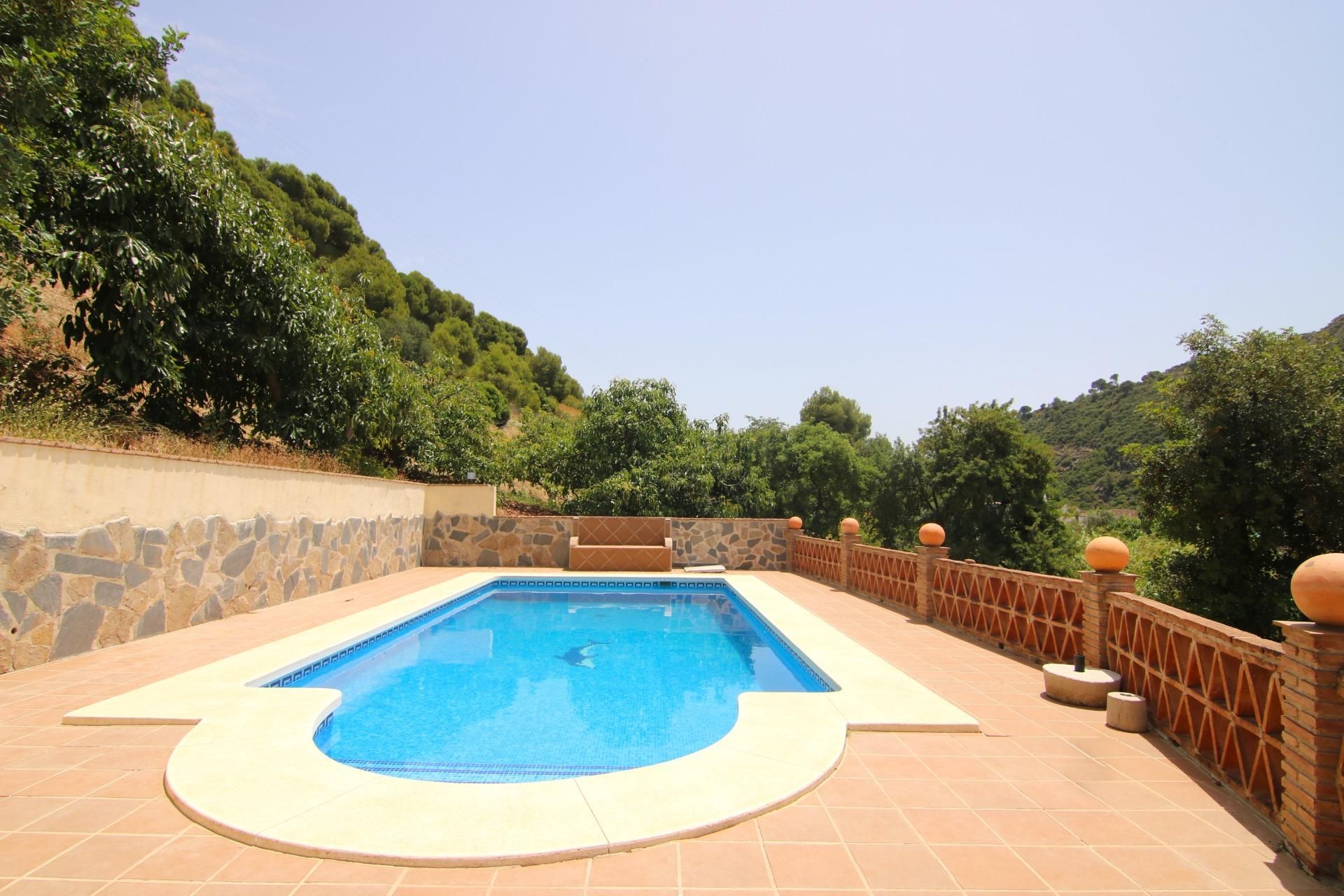 Swimming pool of House or chalet for sale in Coín  with Air Conditioner, Heating and Private garden