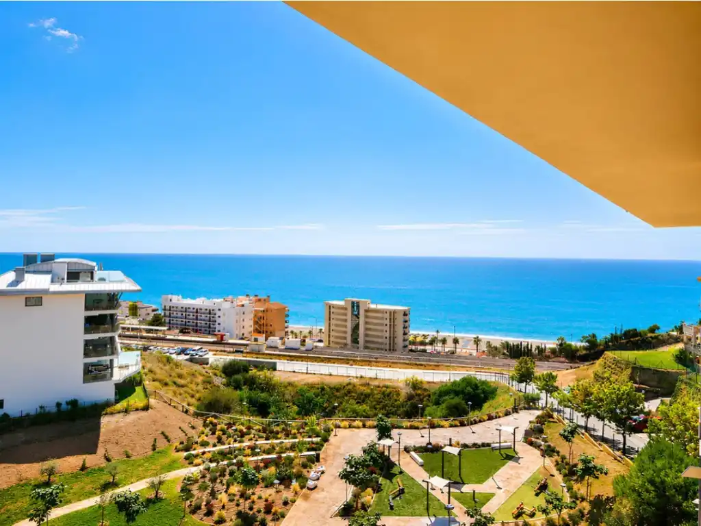 Vista exterior de Pis en venda en Fuengirola amb Aire condicionat, Jardí privat i Terrassa