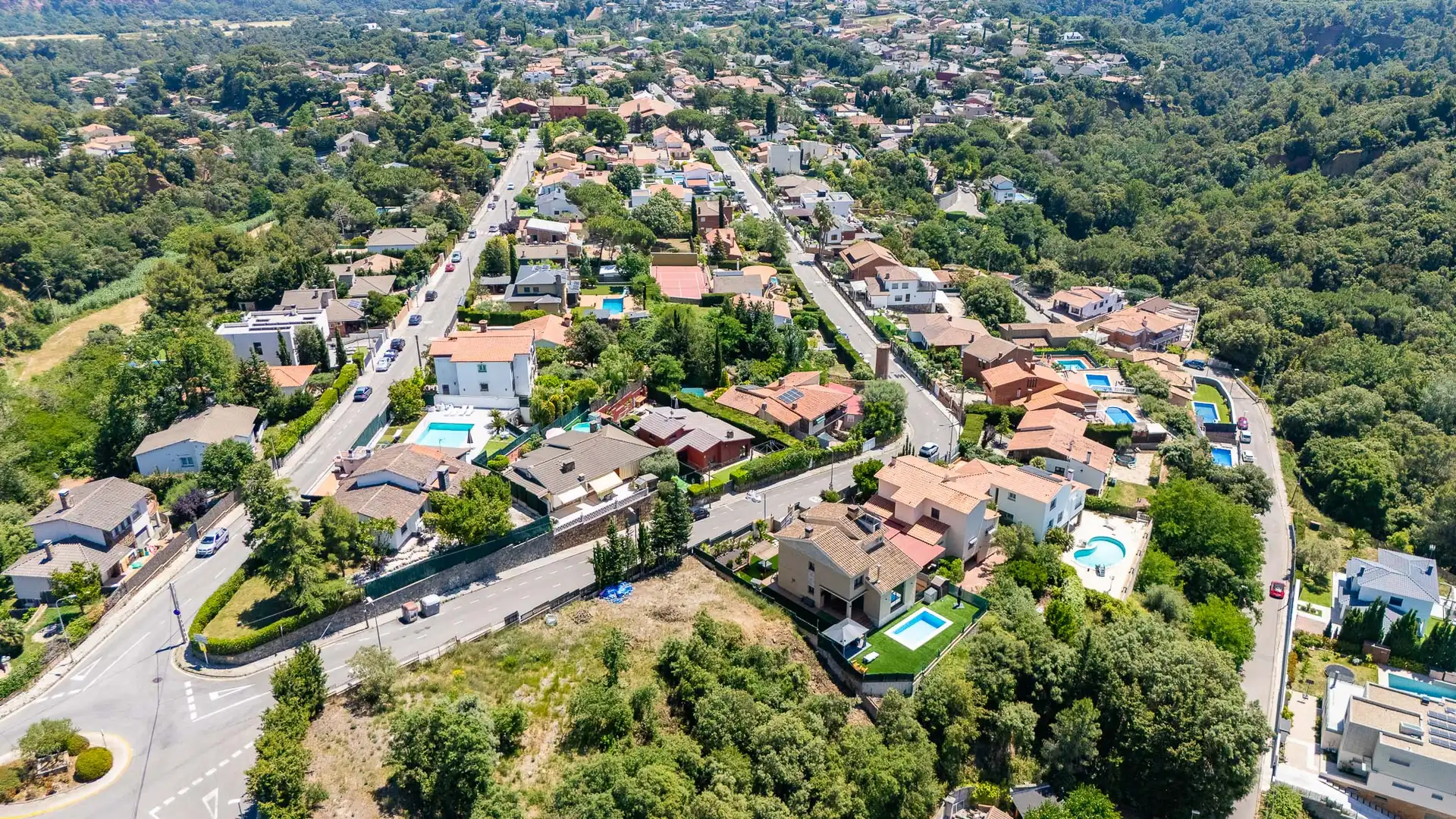 Vista exterior de Casa o xalet en venda en Castellar del Vallès amb Aire condicionat, Calefacció i Jardí privat