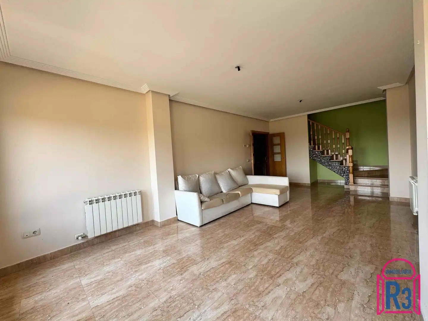 Sala de estar de Dúplex en venta en Valverde de la Virgen con Calefacción, Terraza y Trastero