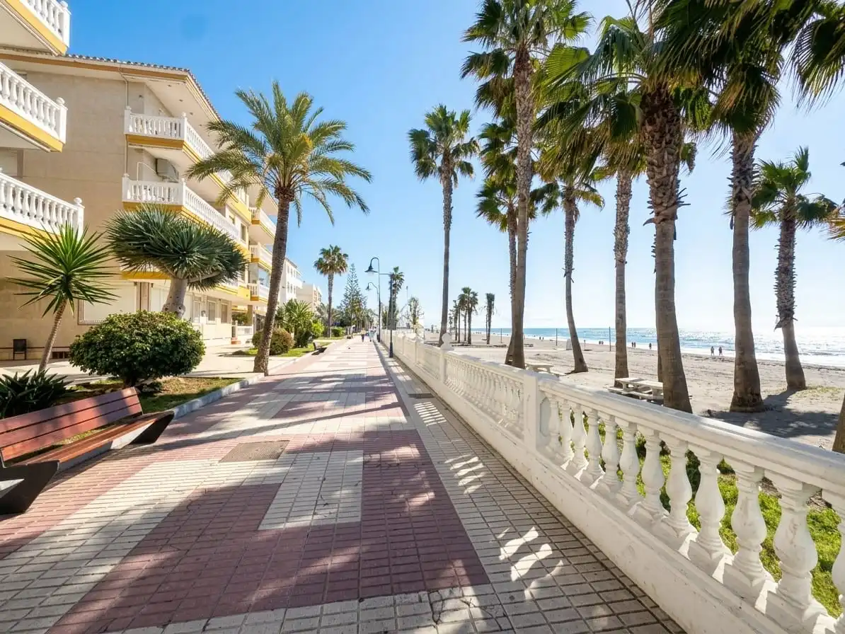 Vista exterior de Pis en venda en Torrox amb Terrassa i Moblat