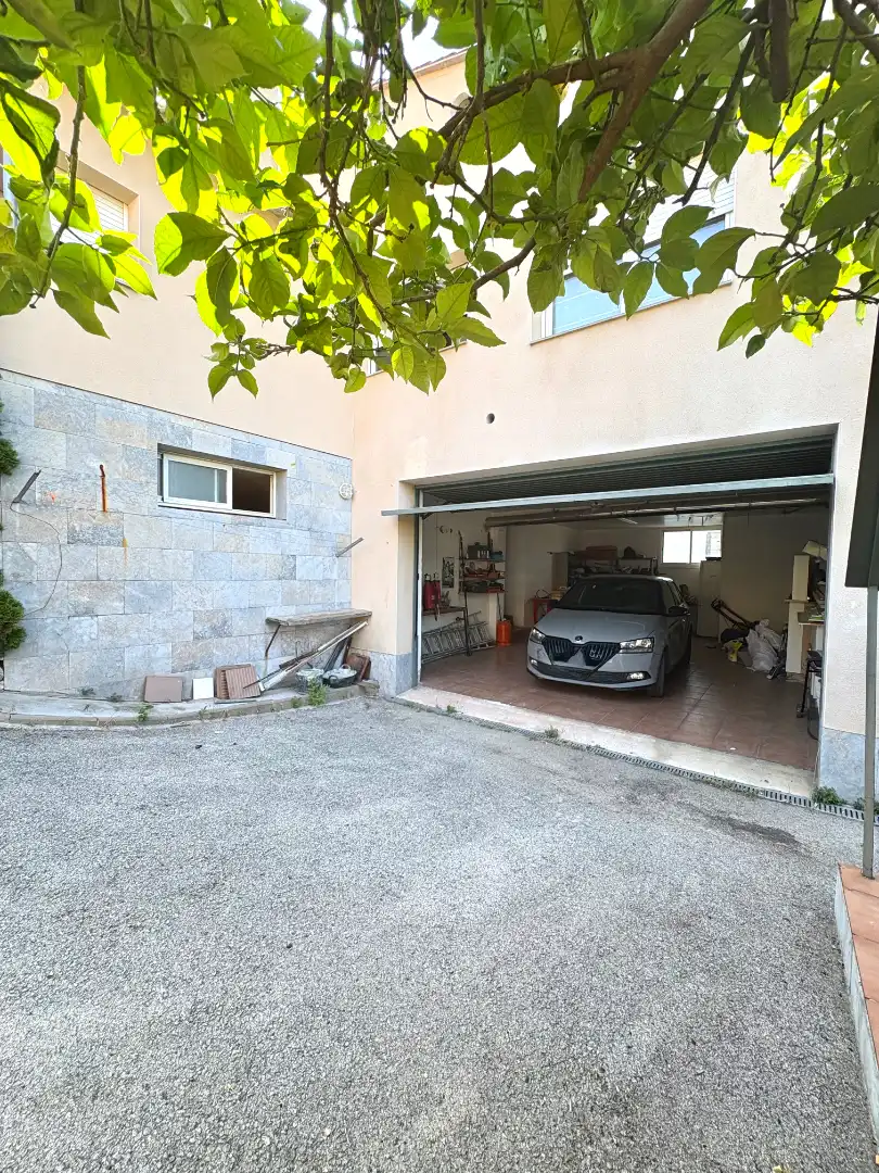 Parking de Casa o chalet en venta en Rubí con Aire acondicionado, Calefacción y Jardín privado