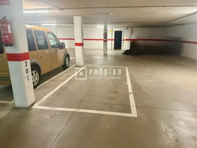 Parkplatz von Wohnung zur Miete in Castellón de la Plana / Castelló de la Plana mit Klimaanlage und Abstellraum