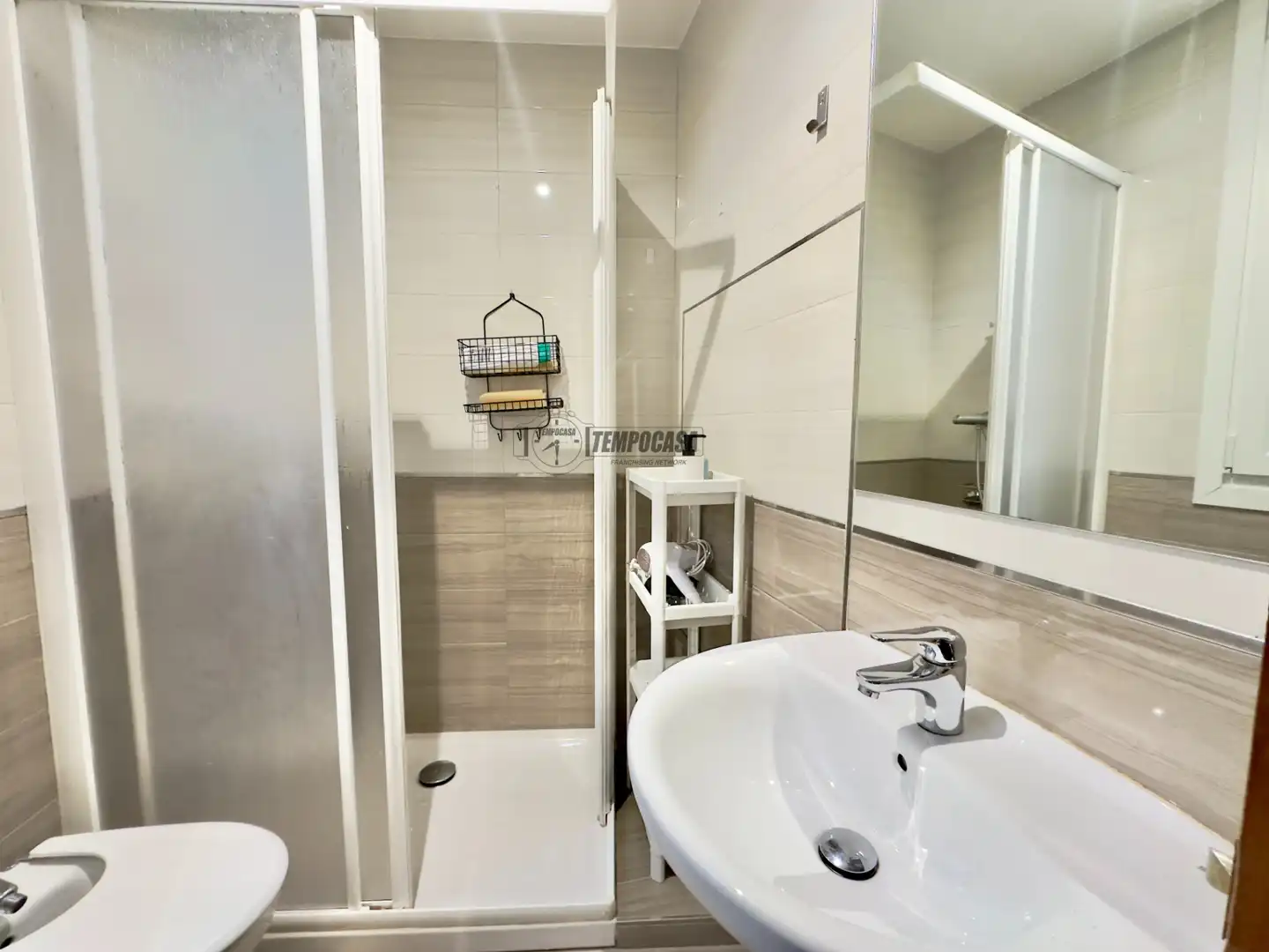 Bathroom of Flat for sale in Madrid  with Air Conditioner, Heating and Furnished