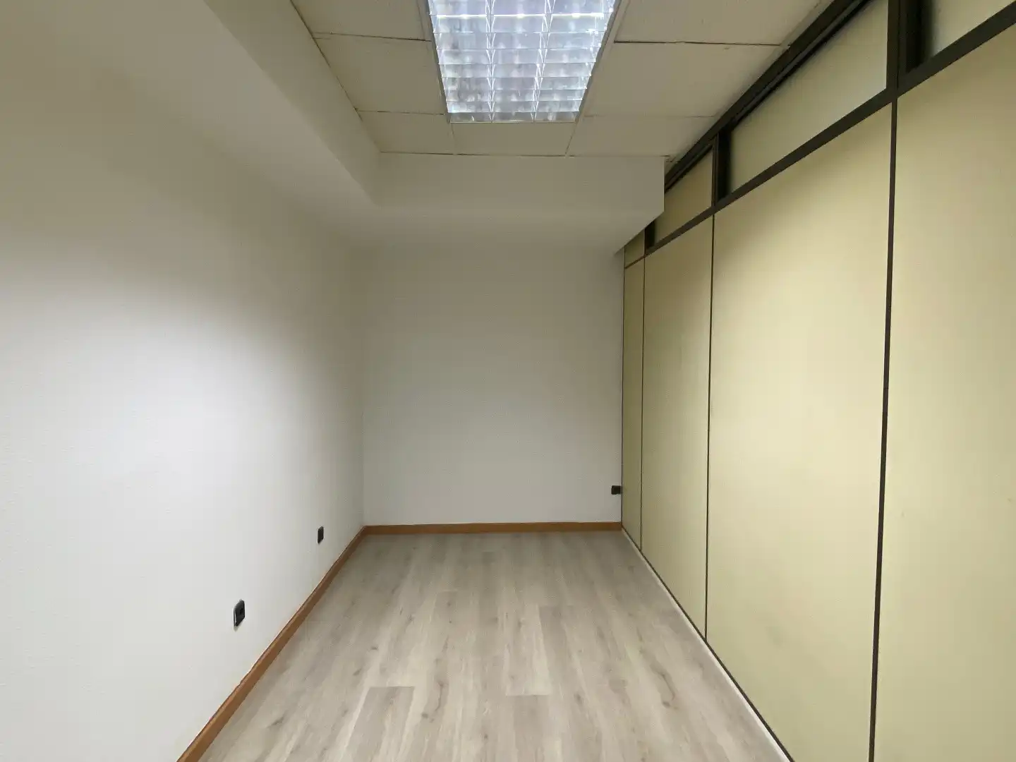 Oficina de lloguer a Avenida Reyes Católicos, imagen 17