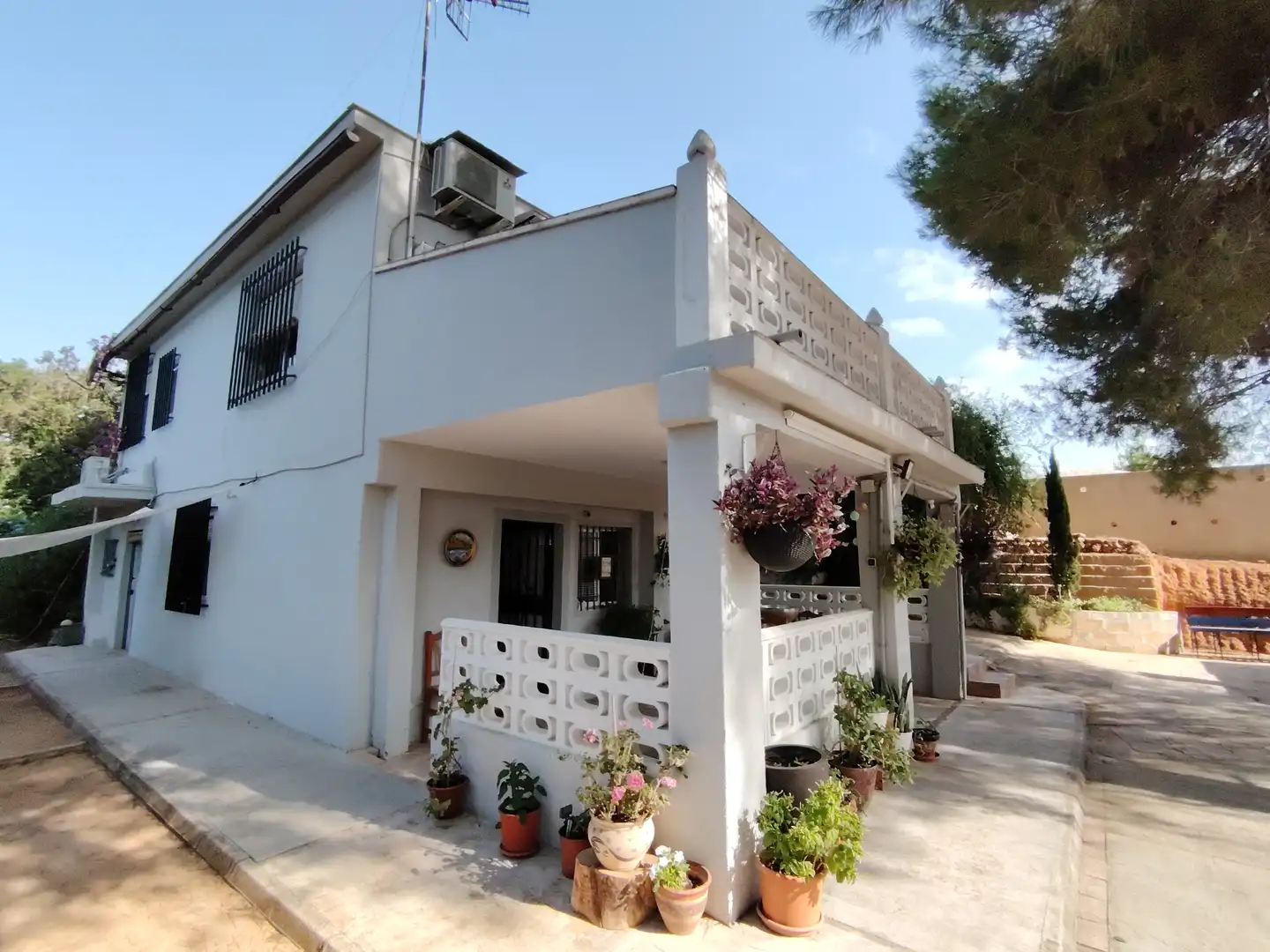 Vista exterior de Casa o xalet en venda en Torrent amb Aire condicionat, Jardí privat i Terrassa