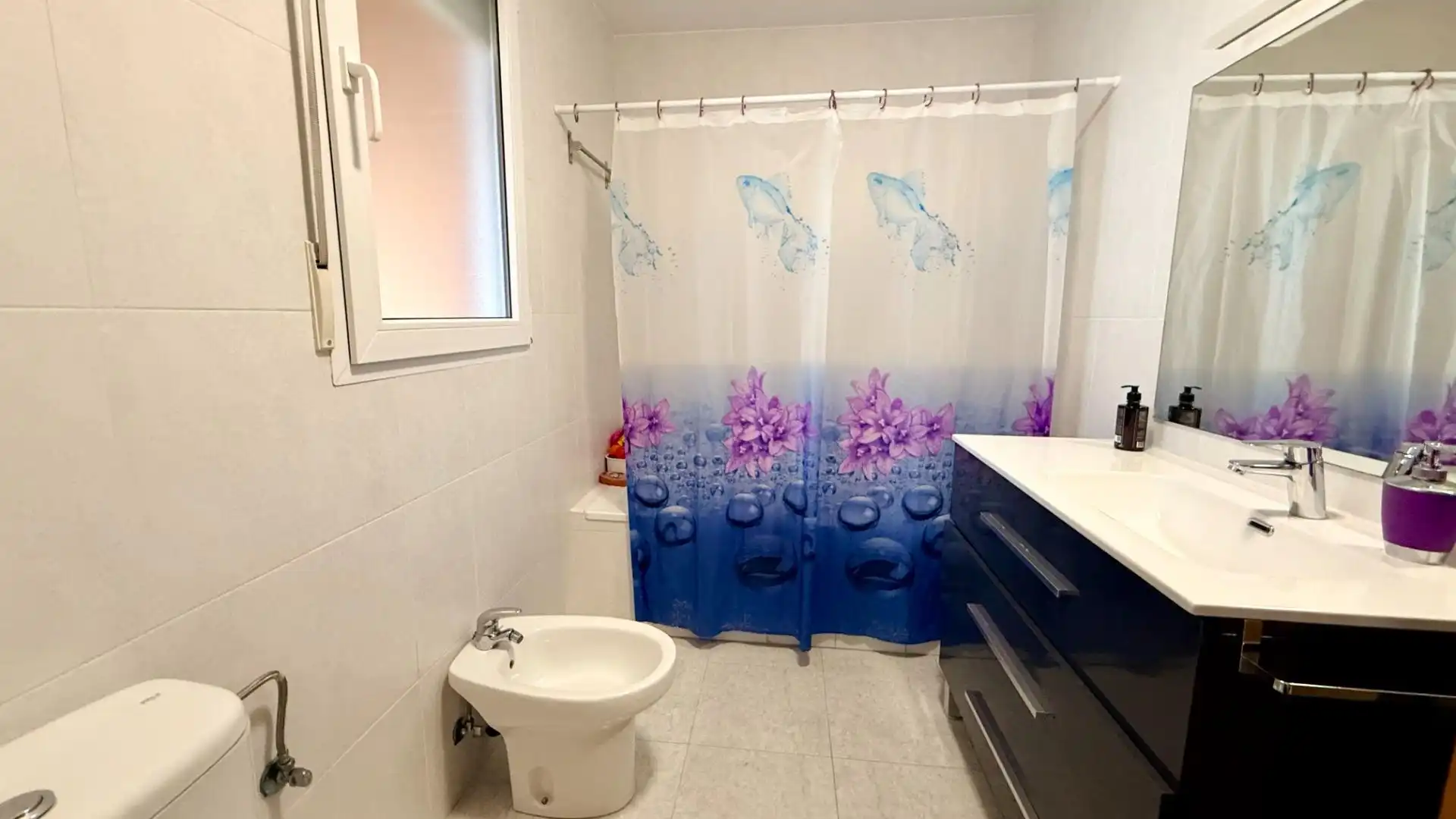 Badezimmer von Einfamilien-Reihenhaus zum Verkauf in Cuéllar mit Heizung, Privatgarten und Abstellraum