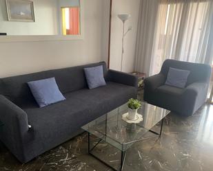 Sala d'estar de Apartament de lloguer en Benidorm amb Terrassa i Balcó