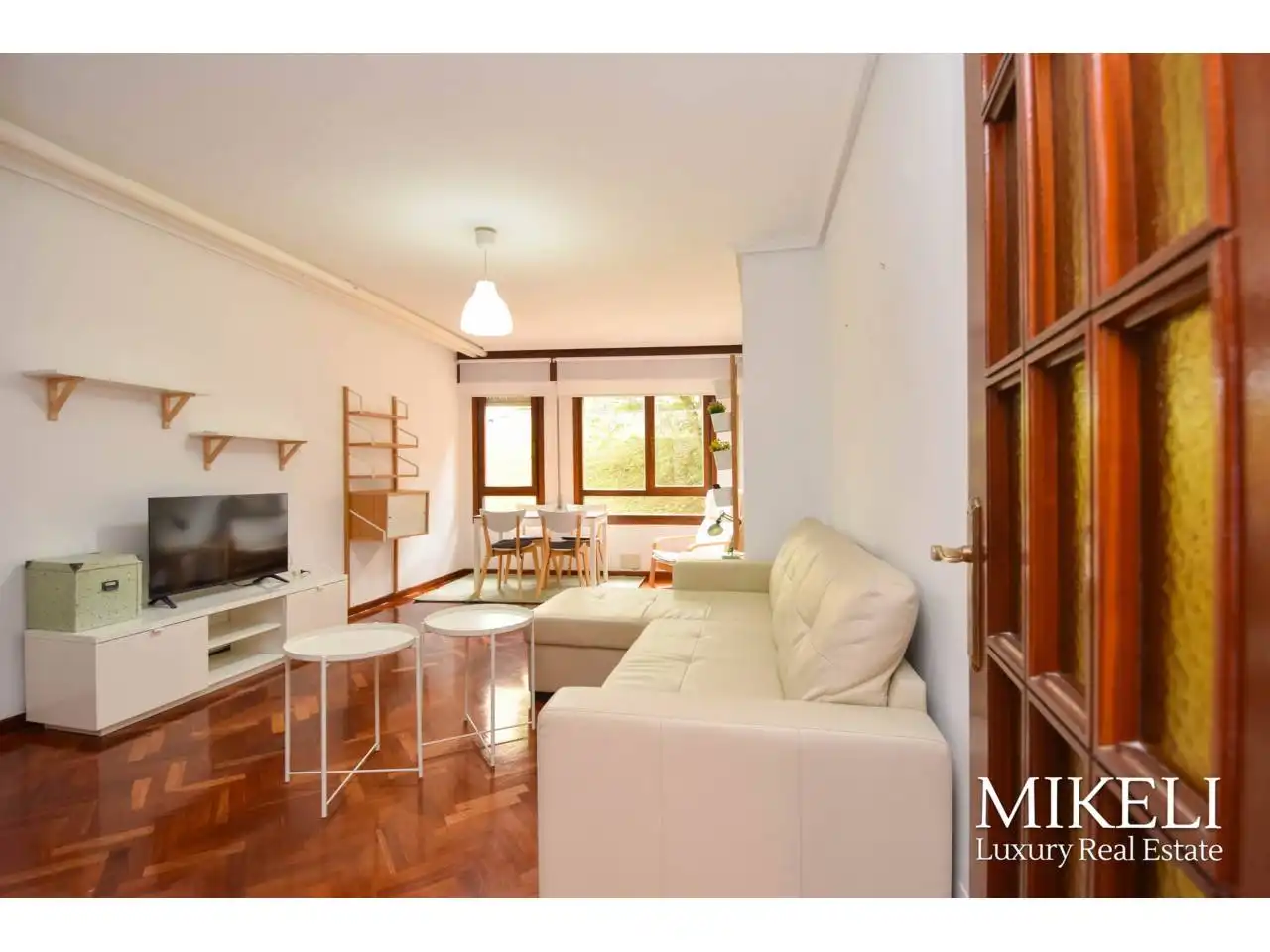 Sala de estar de Apartamento en venta en Cuatro Caminos