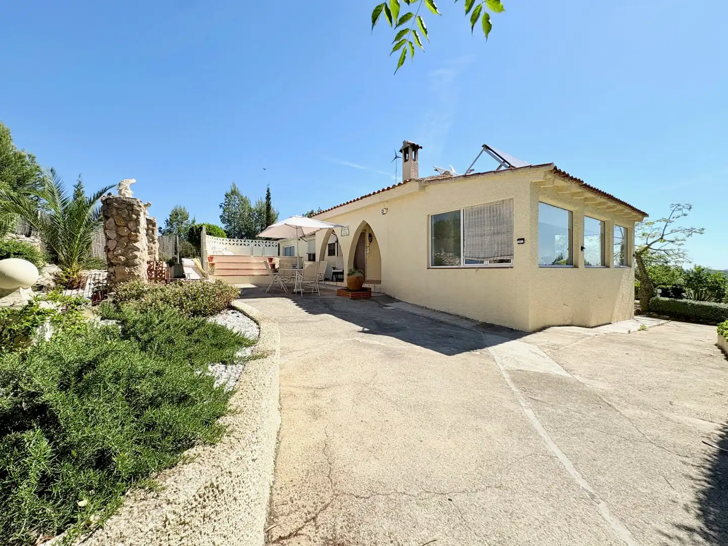 Vista exterior de Casa o xalet en venda en Cheste amb Aire condicionat, Calefacció i Jardí privat