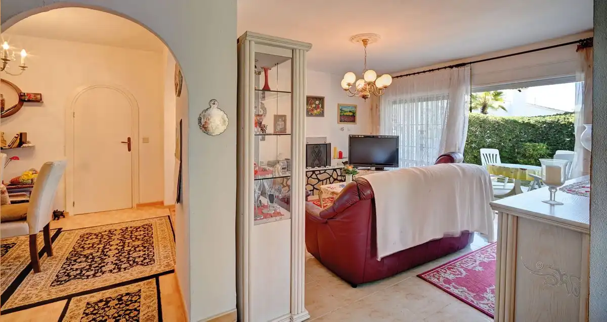 Sala d'estar de Casa o xalet en venda en Marbella amb Jardí privat