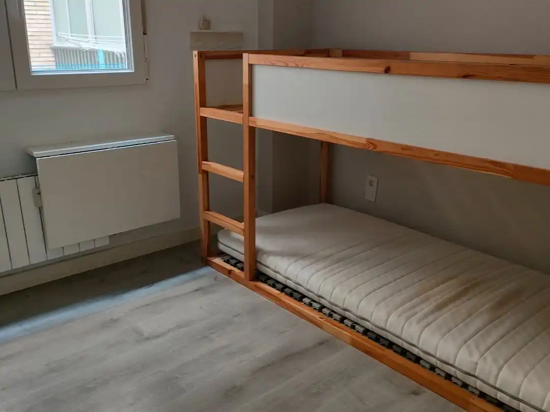 Bedroom of Flat for rent in  Zaragoza Capital  with Air Conditioner and Balcony