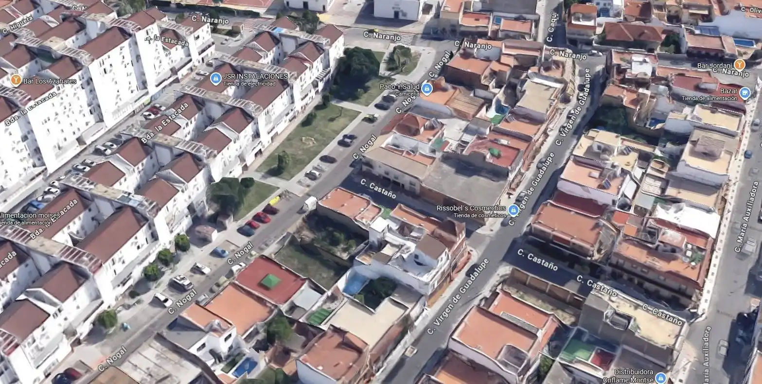Vista exterior de Casa o xalet en venda en La Rinconada amb Jardí privat