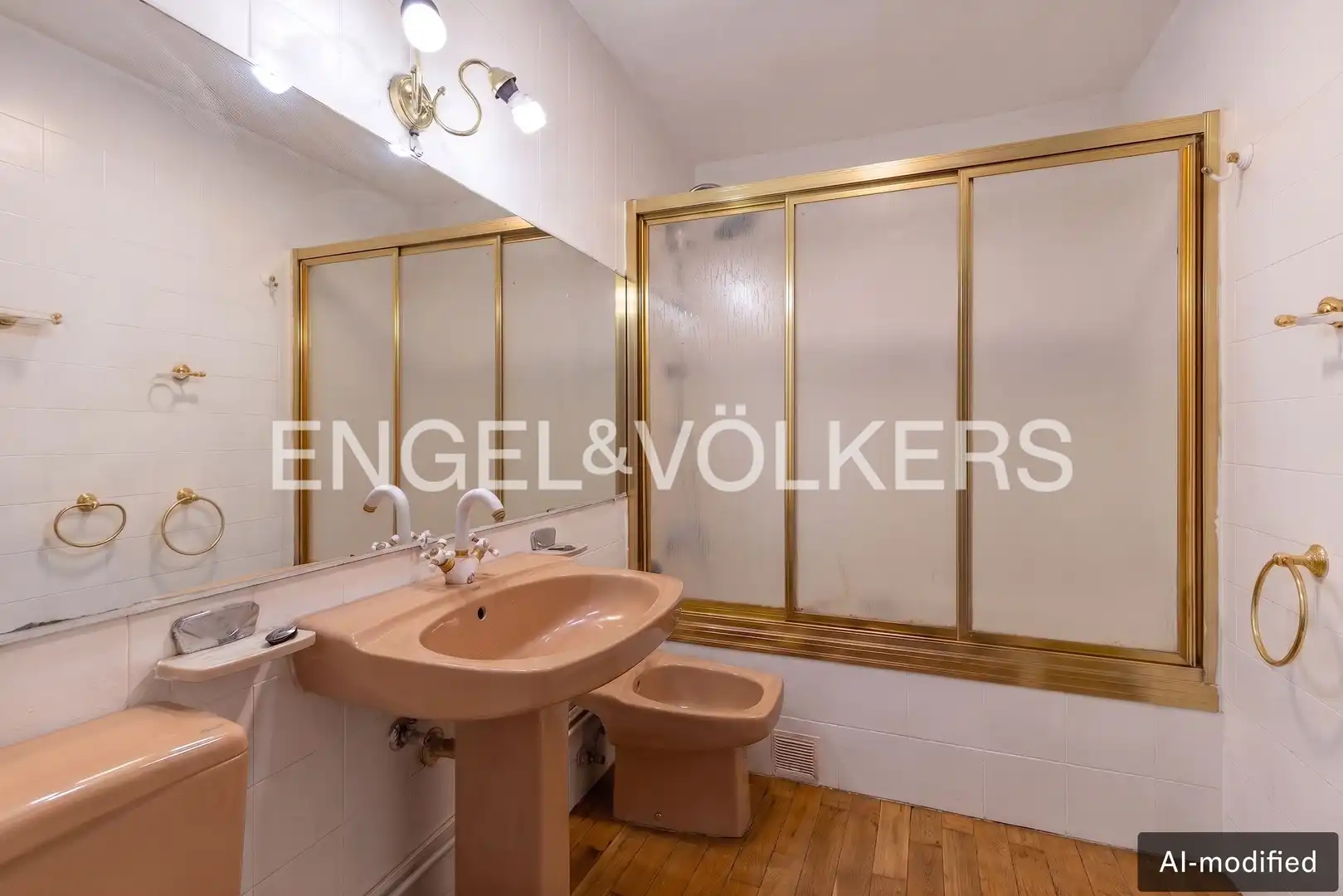 Badezimmer von Wohnung zum Verkauf in Madrid mit Heizung und Parkett