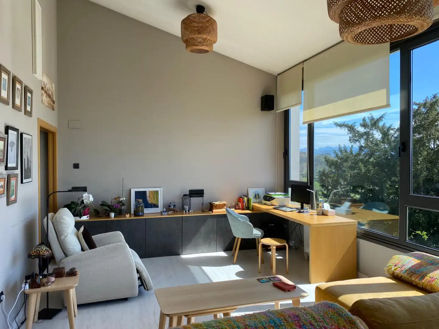 Sala d'estar de Casa o xalet en venda en Sariego amb Calefacció, Terrassa i Traster
