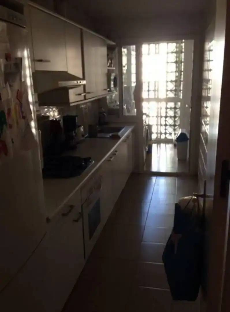 Cuina de Pis per a compartir en Tomares amb Aire condicionat, Parquet i Moblat