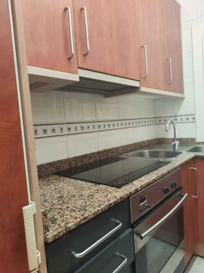Cuina de Pis de lloguer en Tortosa amb Aire condicionat, Calefacció i Moblat