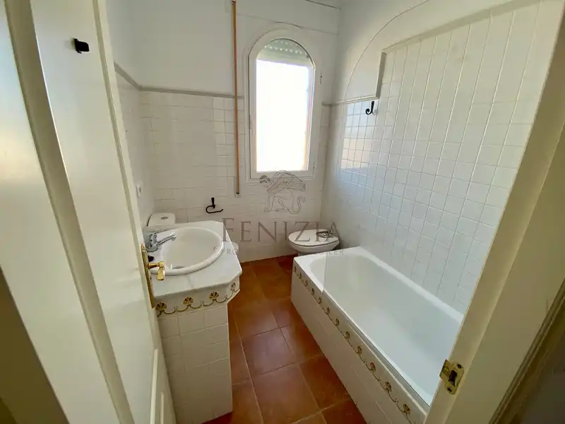 Bathroom of Detached homes for rent in El Puerto de Santa María  with Air Conditioner, Private garden and Storage room