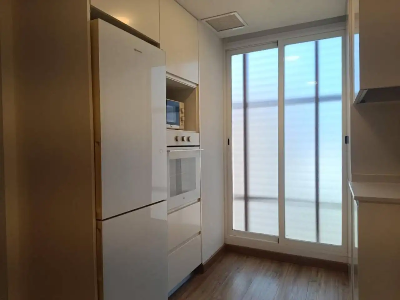 Cuina de Apartament de lloguer en El Campello amb Aire condicionat, Terrassa i Moblat