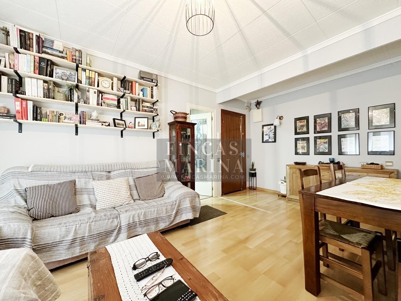 Sala d'estar de Pis en venda en Gavà amb Parquet i Balcó