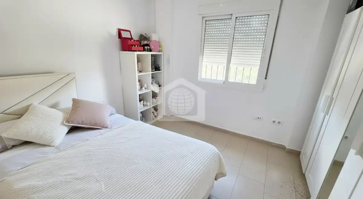 Dormitori de Casa adosada en venda en Alhaurín de la Torre amb Aire condicionat, Terrassa i Balcó
