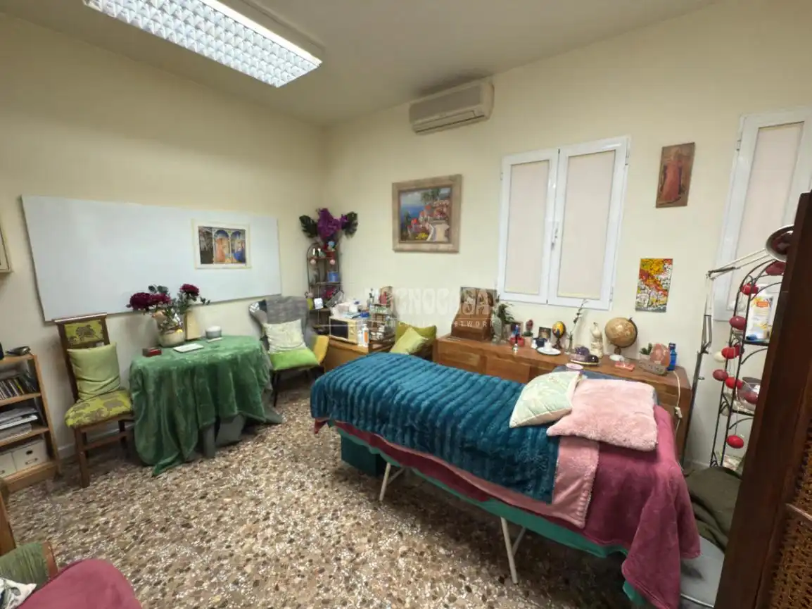 Living room of Office for sale in Madrid