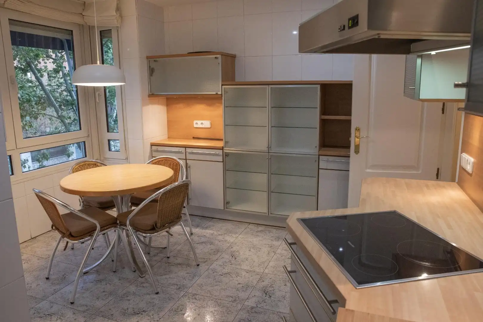 Küche von Wohnung zum Verkauf in Madrid mit Klimaanlage, Heizung und Parkett