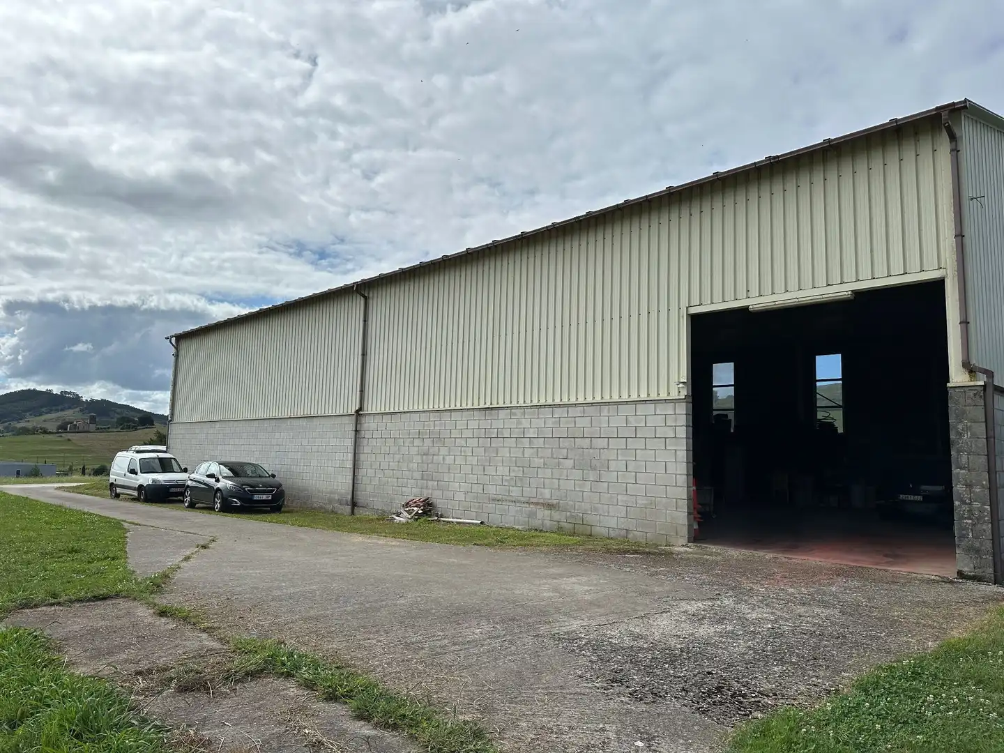 Exterior view of Industrial buildings for rent in Bareyo