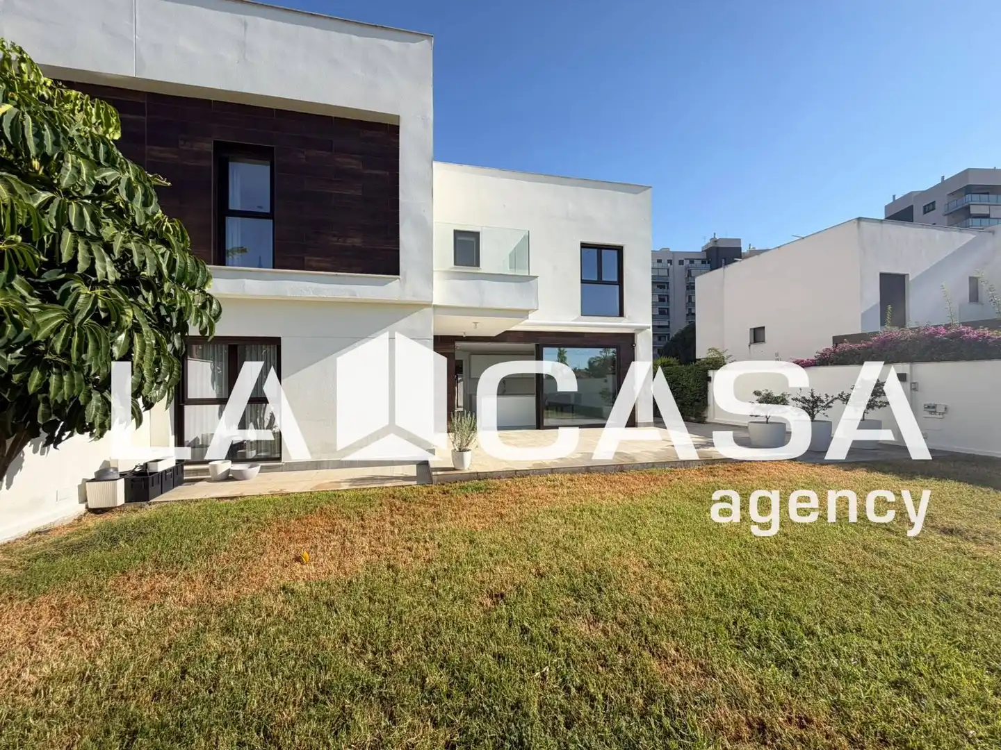Semi-detached house for sale in Entrenúcleos, imagen 2