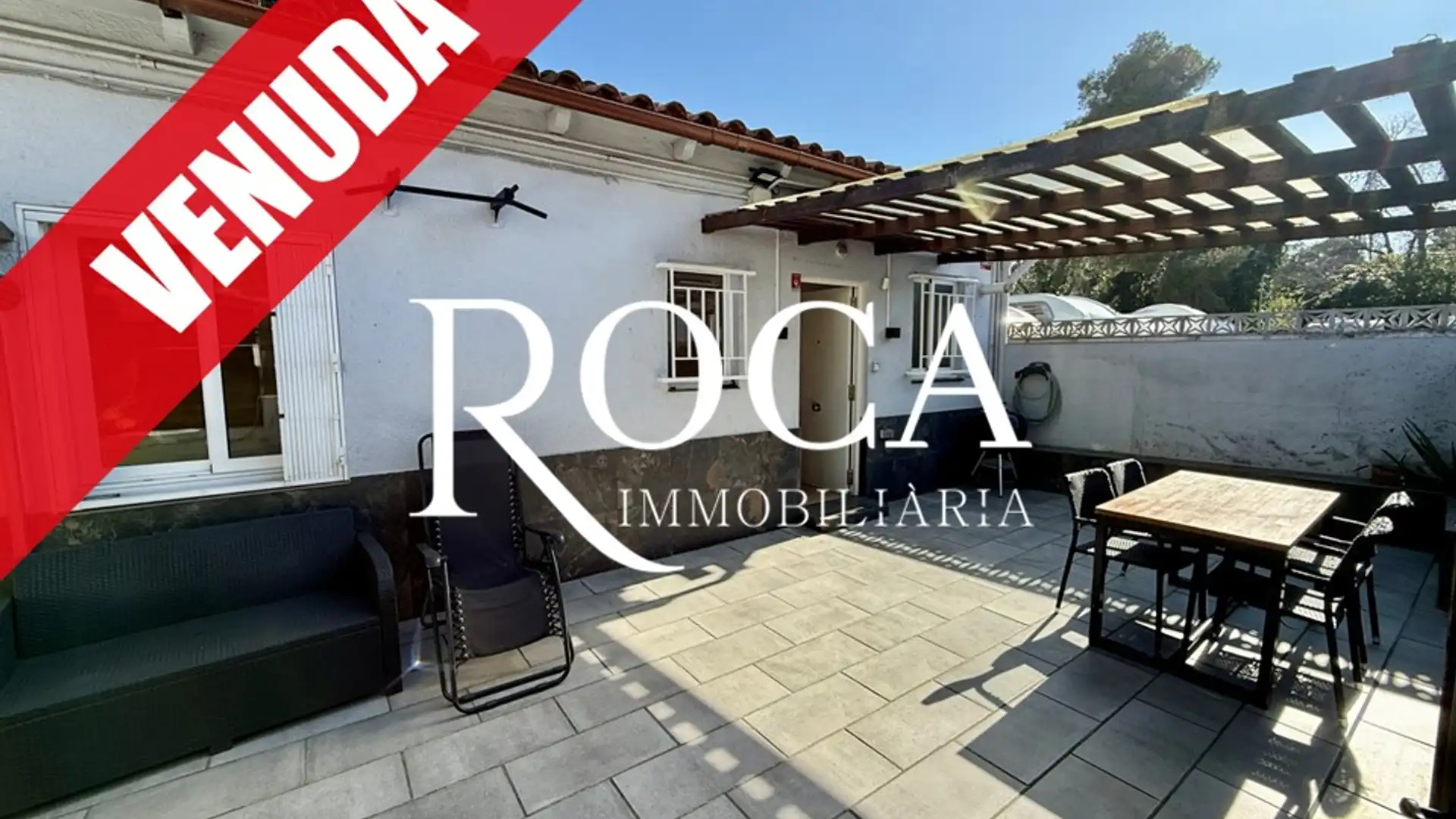 Exterior view of Single-family semi-detached for sale in  Barcelona Capital  with Air Conditioner, Heating and Private garden