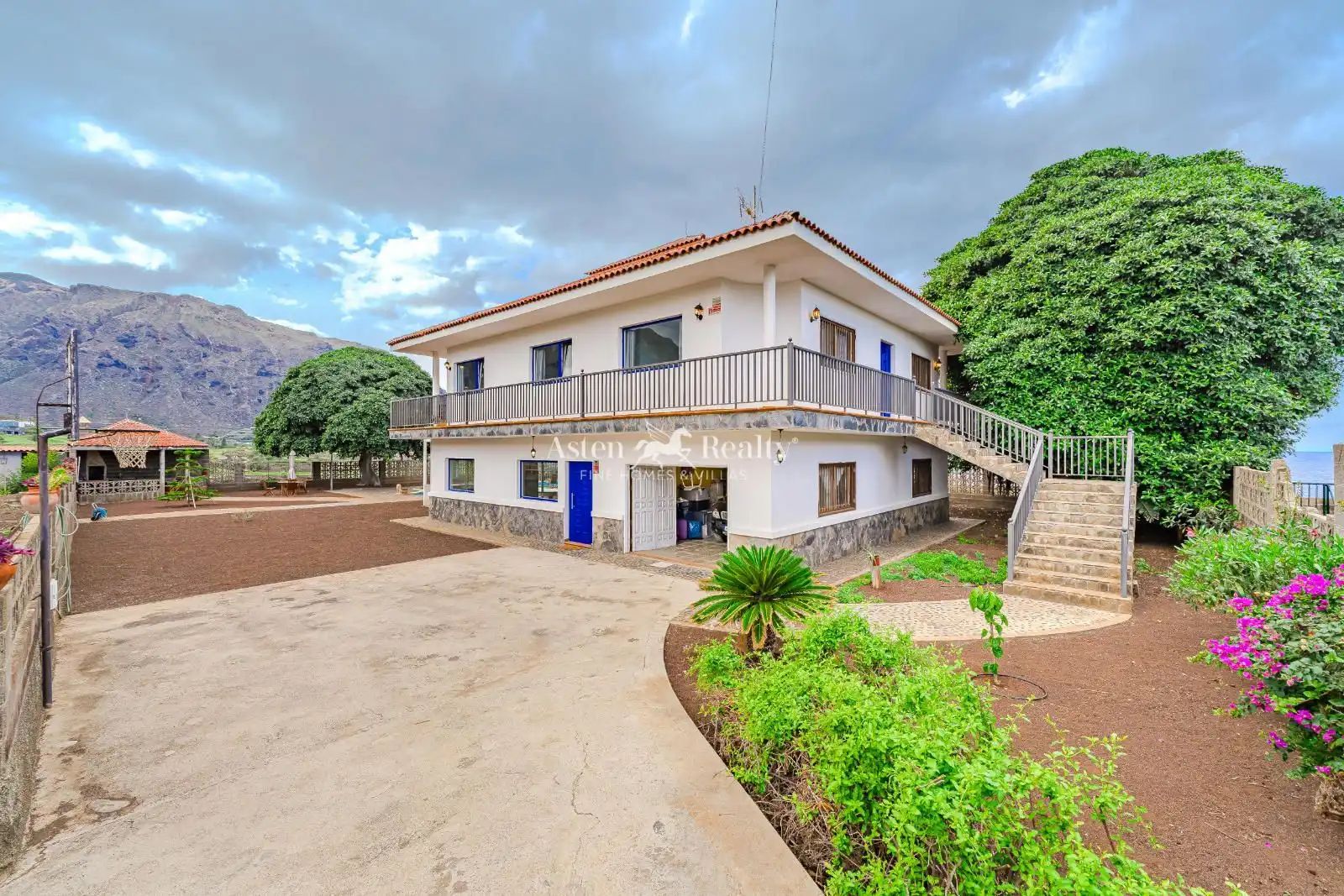 Vista exterior de Casa o xalet en venda en Buenavista del Norte amb Calefacció, Terrassa i Traster