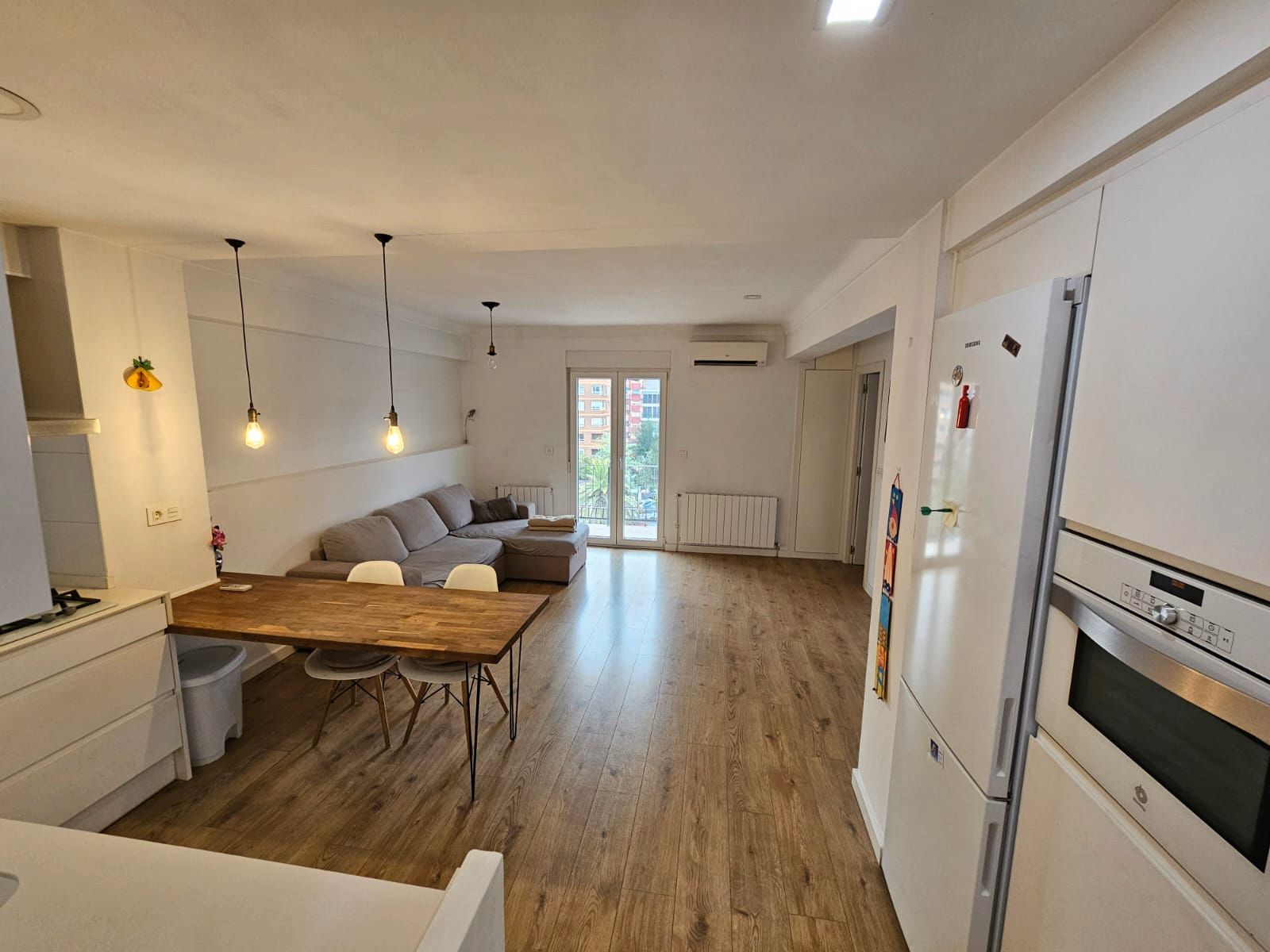 Sala de estar de Piso de alquiler en  Valencia Capital con Aire acondicionado, Amueblado y Balcón