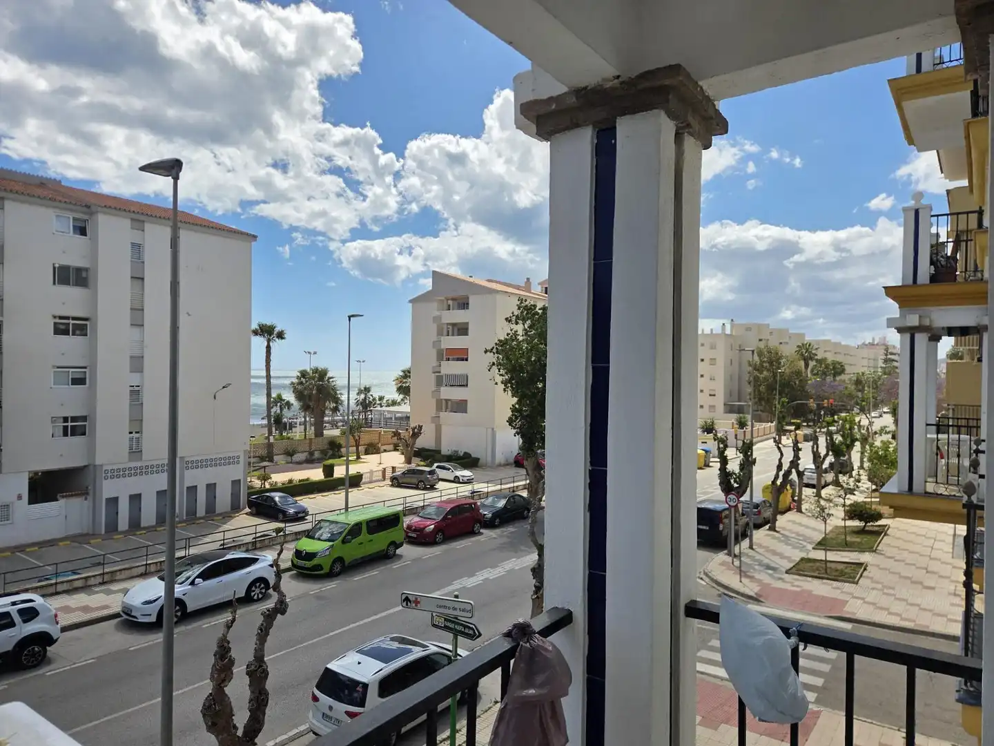 Vista exterior de Piso en venta en Rincón de la Victoria con Terraza y Piscina comunitaria