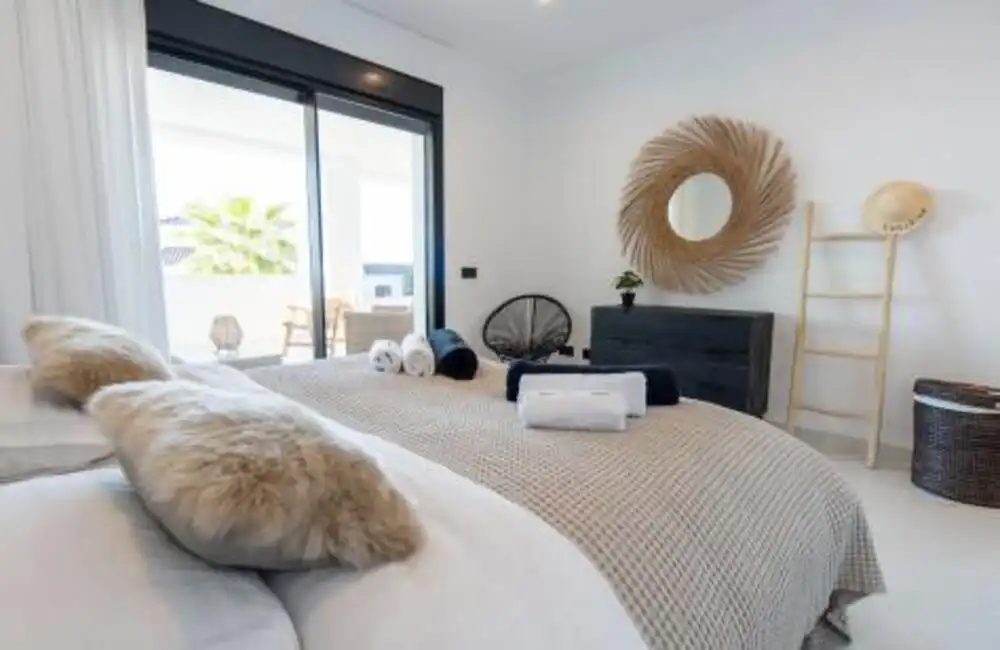 Habitación de Apartamento de alquiler en Estepona con Aire acondicionado, Terraza y Piscina