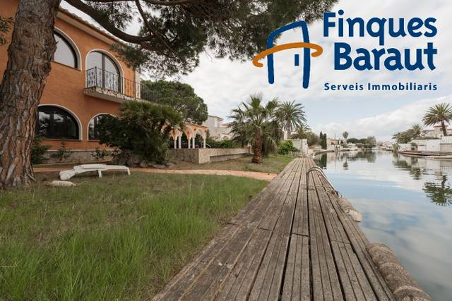 Casa-chalet en Venta en Requesens