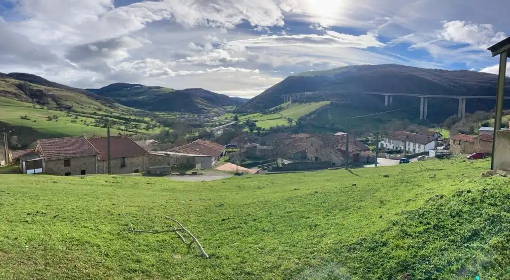 Außenansicht von Fabrikhallen zum Verkauf in Santiurde de Reinosa