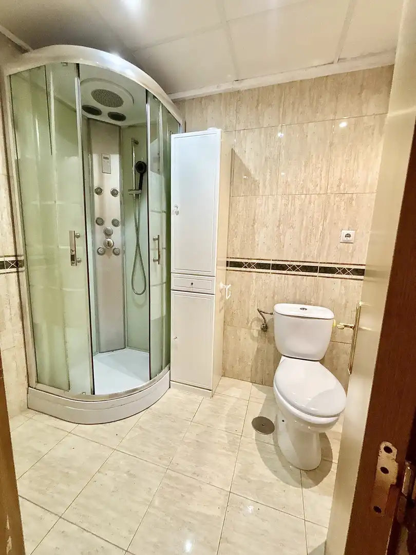Bathroom of Flat for sale in Oviedo   with Heating, Parquet flooring and Terrace