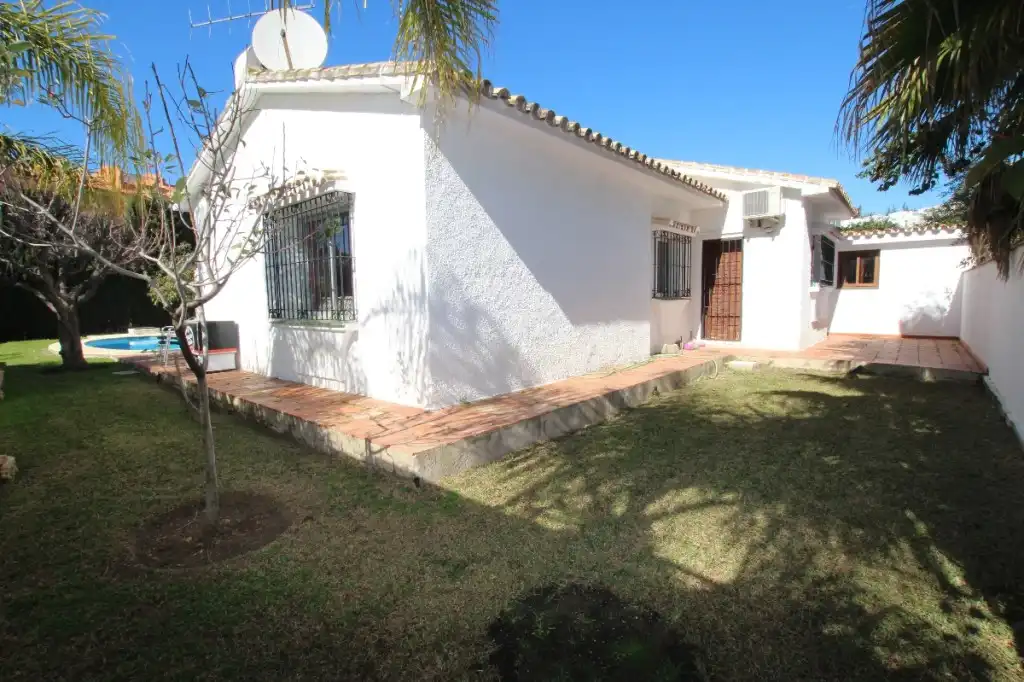 Jardí de Casa o xalet en venda en Marbella amb Aire condicionat, Jardí privat i Terrassa