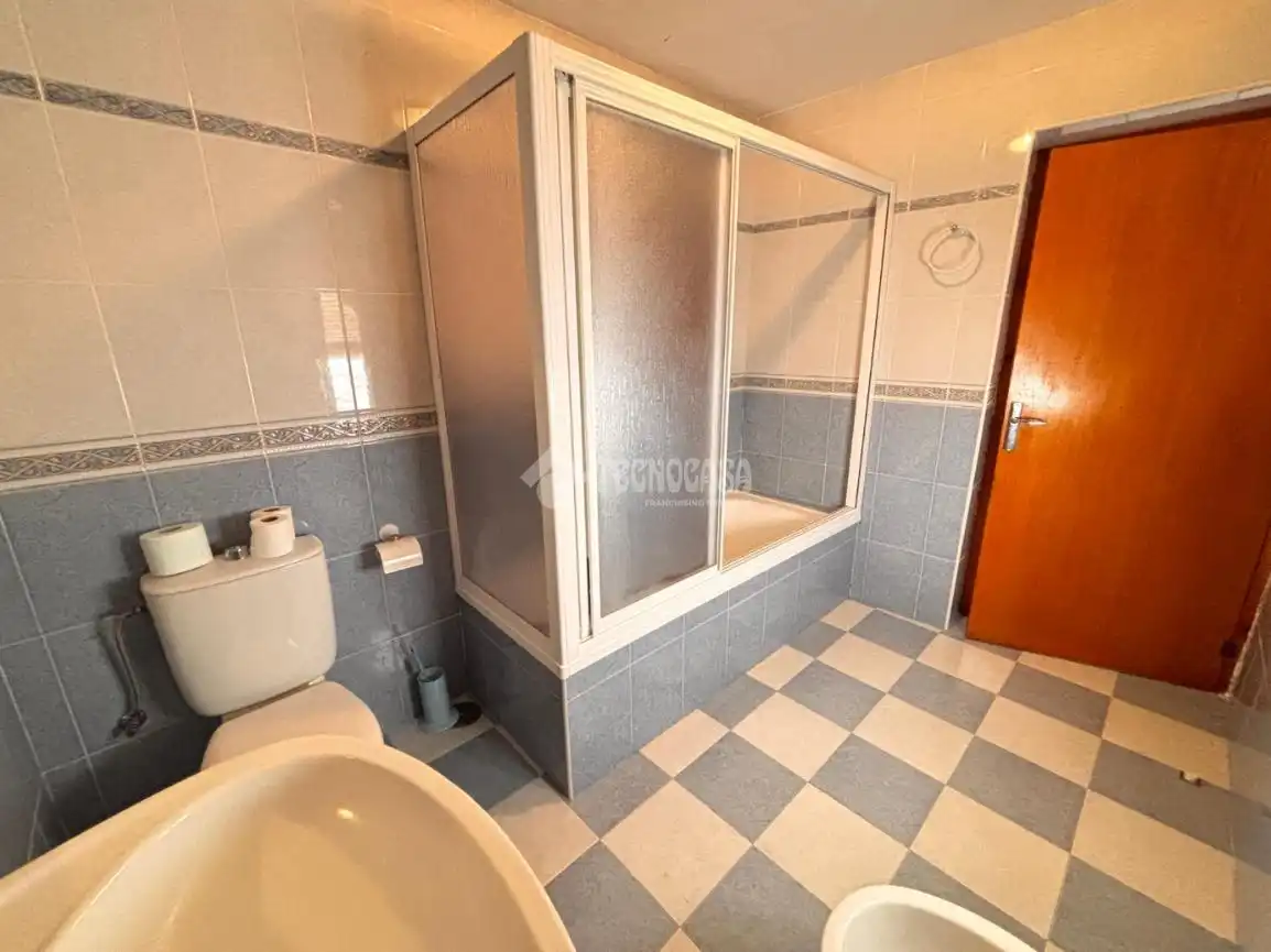 Bathroom of Houses for sale in Jódar  with Terrace and Balcony