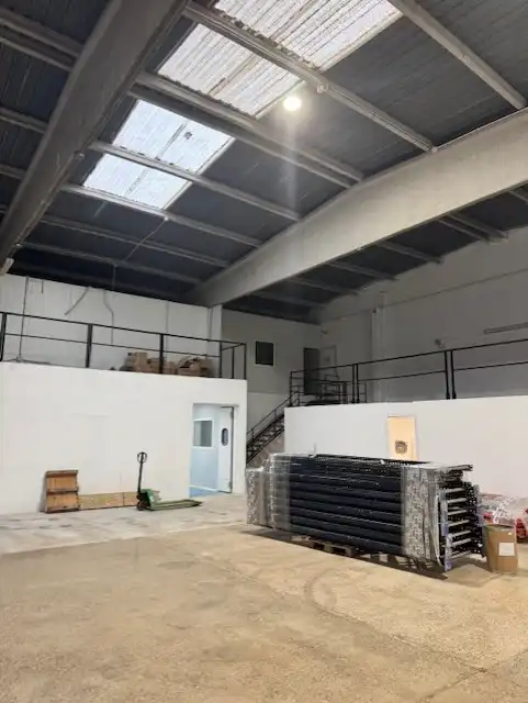 Industrial building to rent in Massanassa