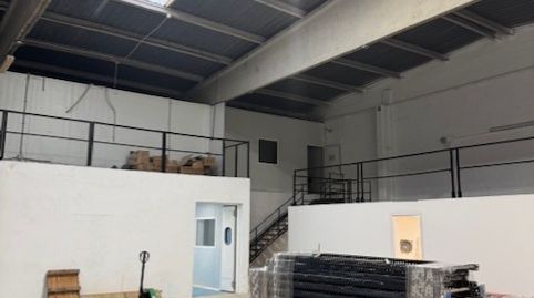 Nave con una ubicación extraordinaria y todas las instalaciones