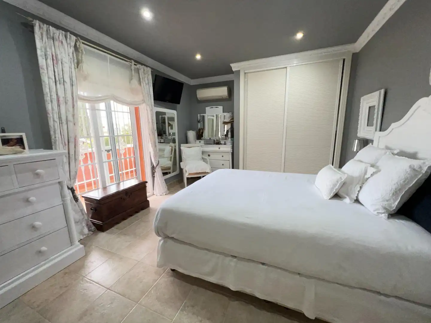 Dormitori de Casa o xalet en venda en Alhaurín de la Torre amb Aire condicionat, Jardí privat i Terrassa