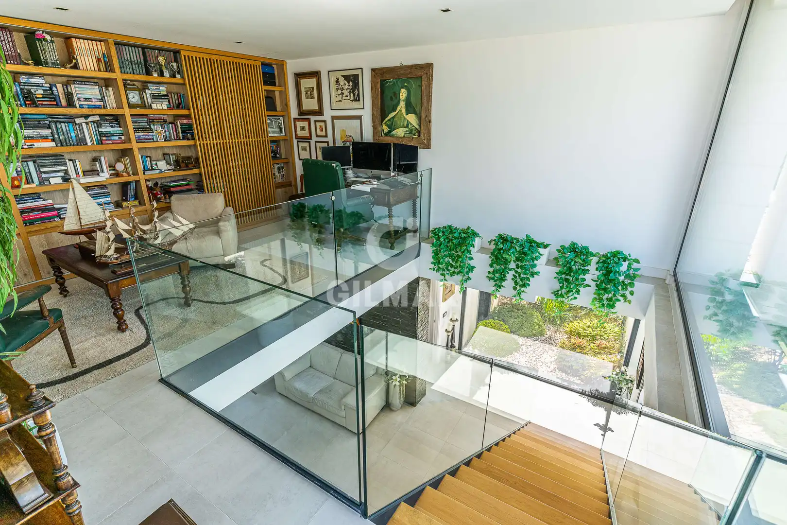 Sala d'estar de Casa o xalet en venda en Madrid amb Calefacció, Jardí privat i Piscina