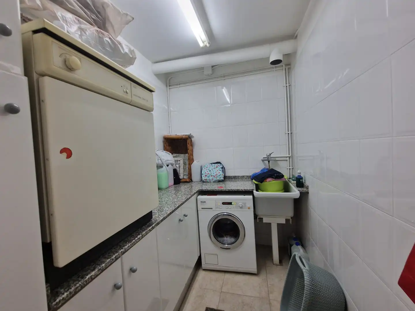 Cuina de Casa o xalet en venda en Sant Boi de Llobregat amb Aire condicionat, Calefacció i Moblat