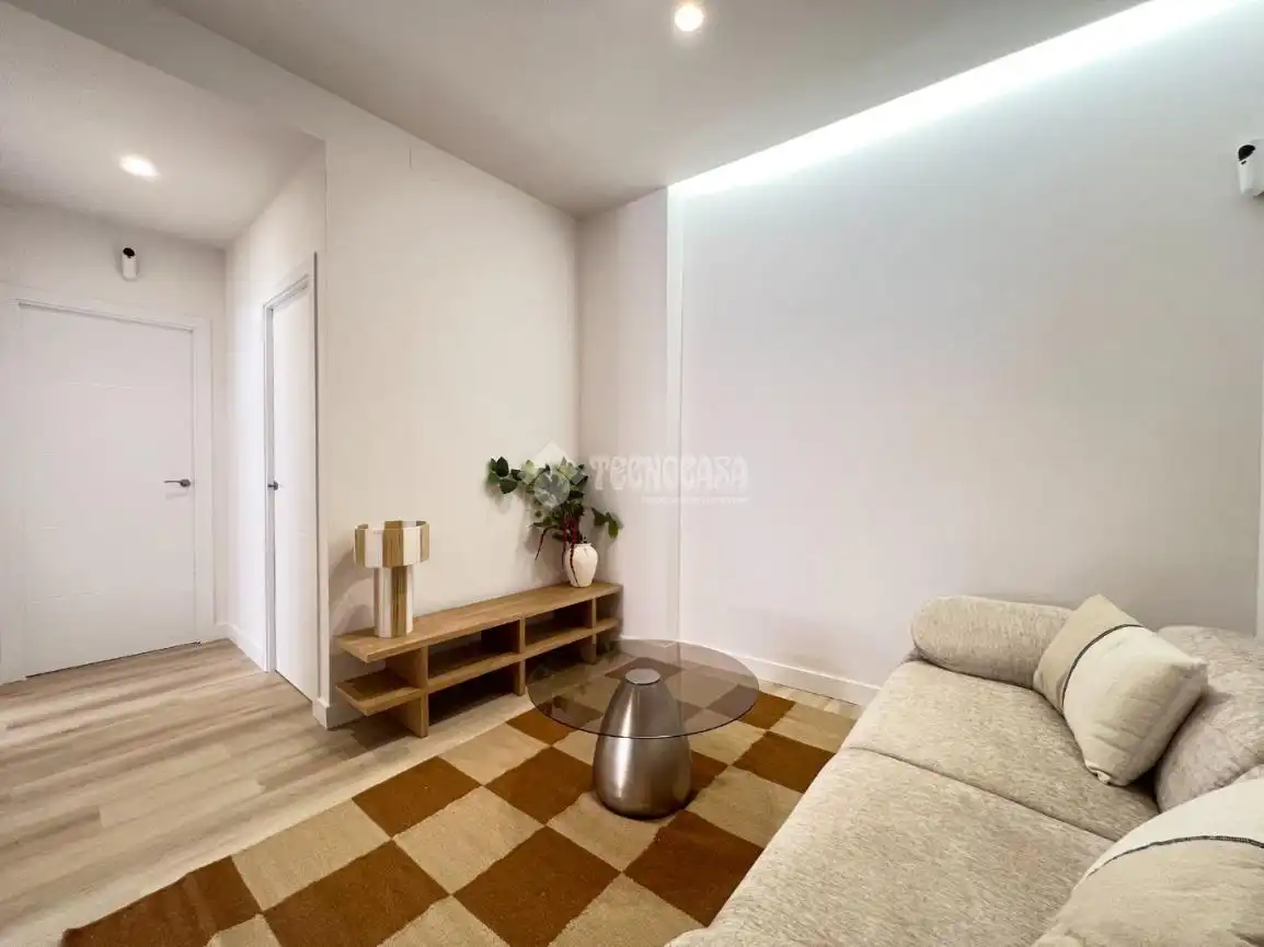 Sala d'estar de Pis en venda en Madrid amb Aire condicionat