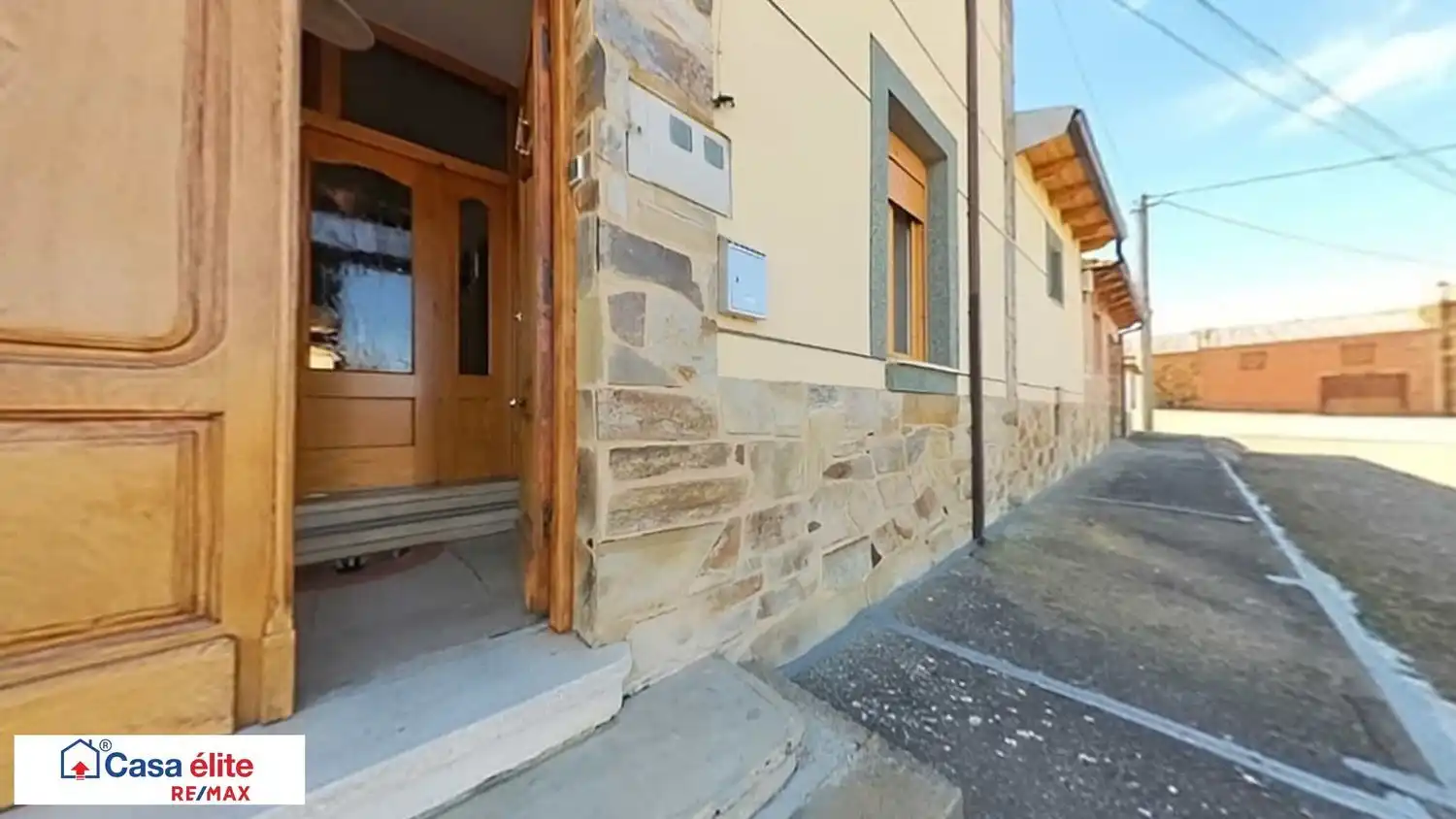 Vista exterior de Casa o xalet en venda en Valderrey amb Calefacció, Terrassa i Traster
