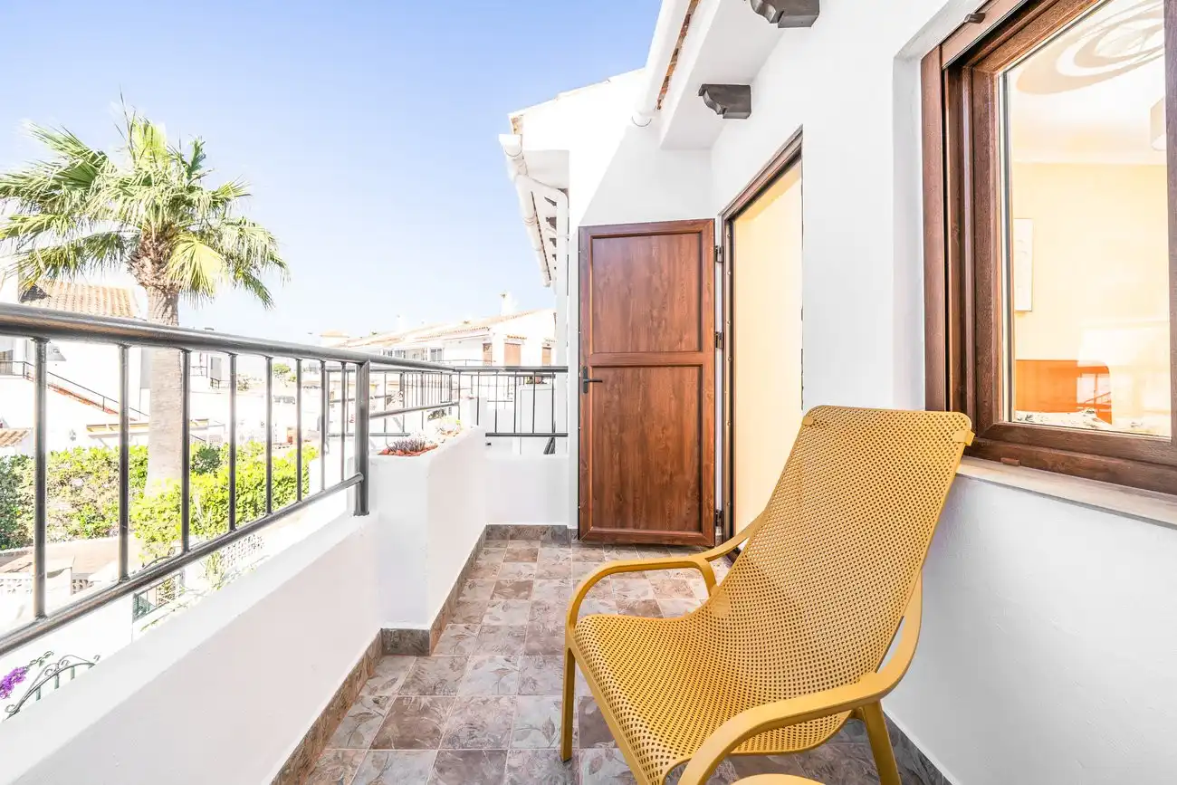 Terraza de Apartamento en venta en Torrevieja con Aire acondicionado, Piscina y Amueblado