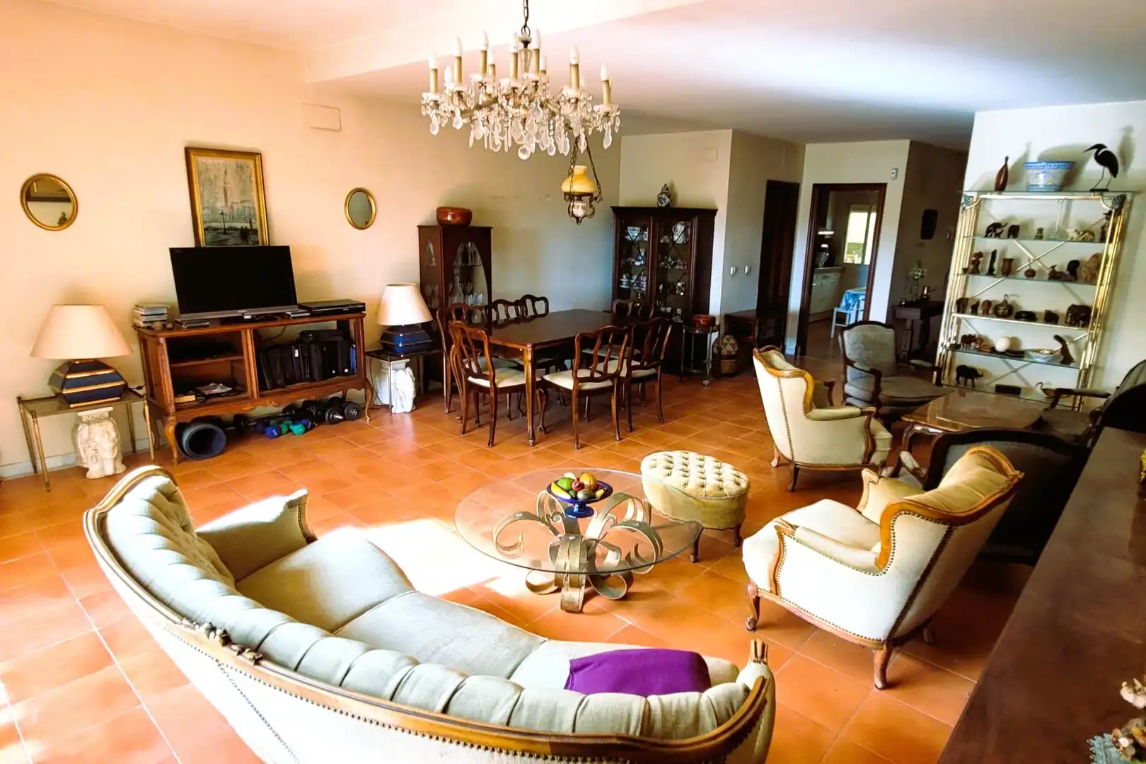 Sala d'estar de Casa adosada en venda en Estepona amb Aire condicionat, Calefacció i Jardí privat
