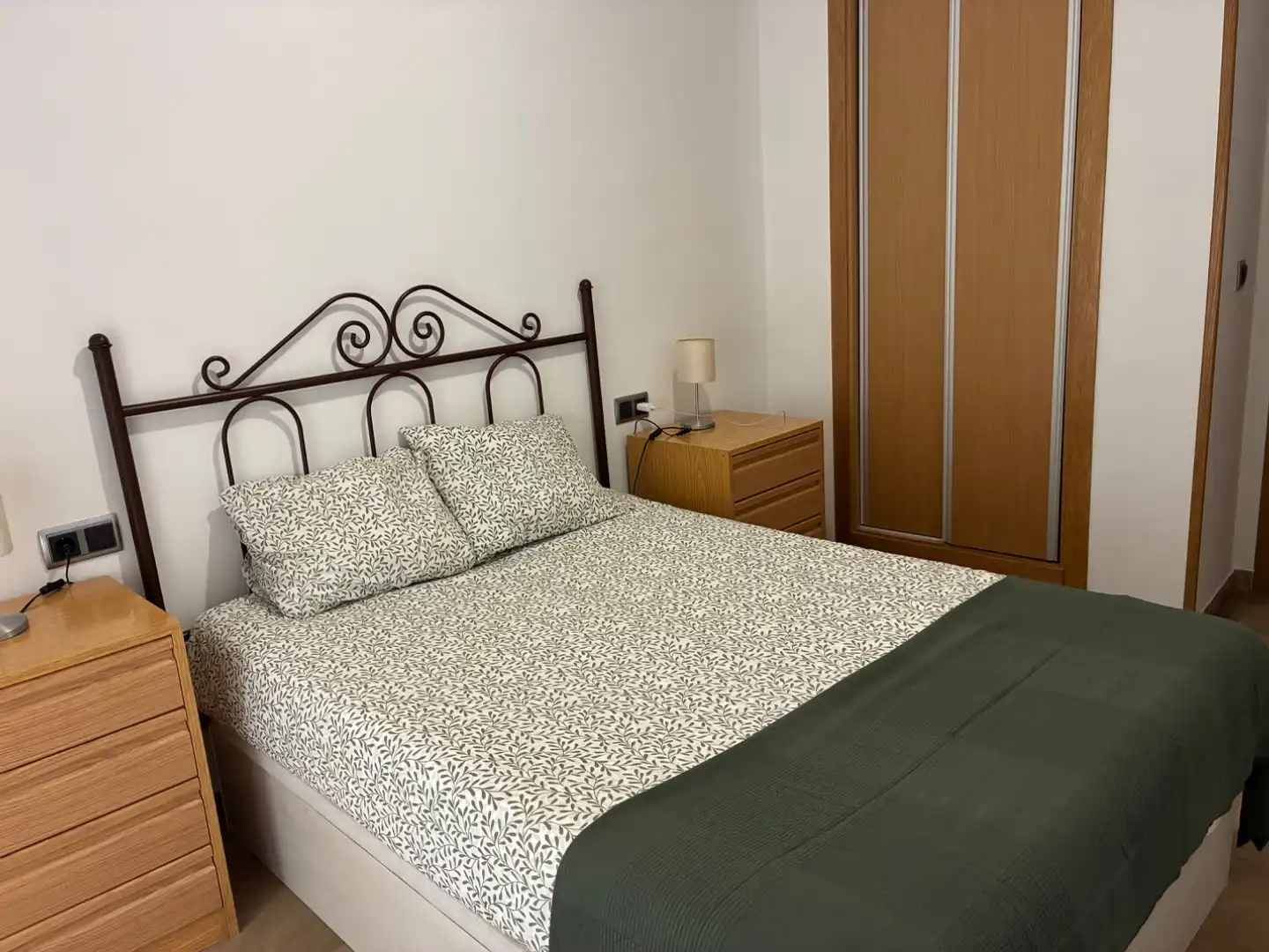 Habitación de Apartamento de alquiler en Murcia con Aire acondicionado, Calefacción y Amueblado
